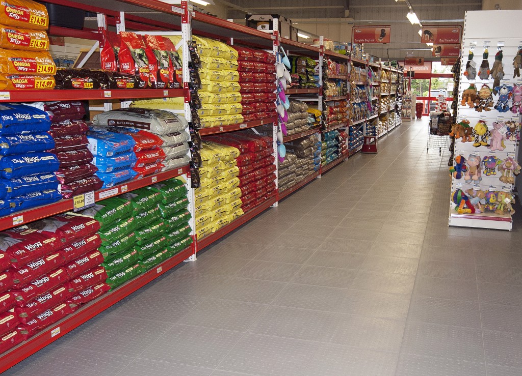 Ecotile interlocking floor tiles win prizes with pet superstore Jollyes!