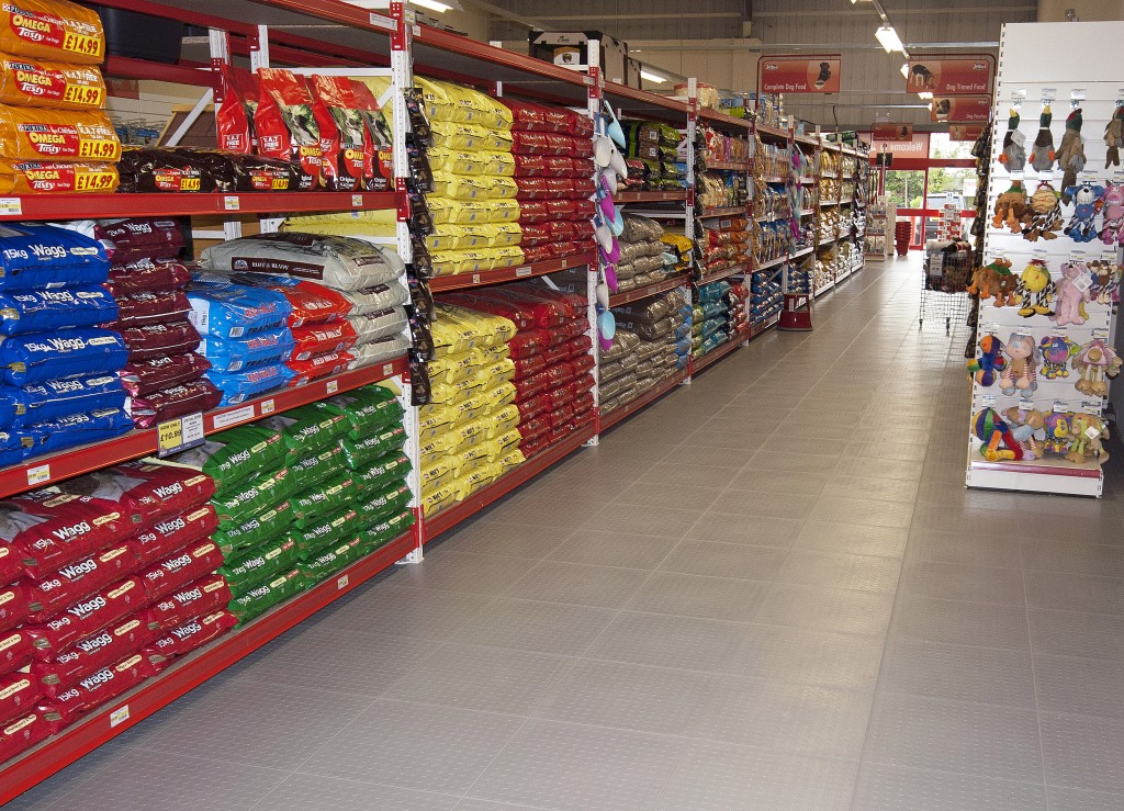 Ecotile interlocking floor tiles win prizes with pet superstore Jollyes!