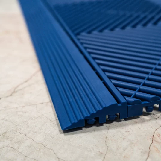 Blue swisstrax ramp edge