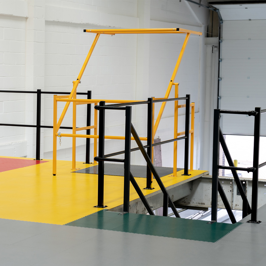 Une mezzanine équipée d'un revêtement de sol industriel Ecotile