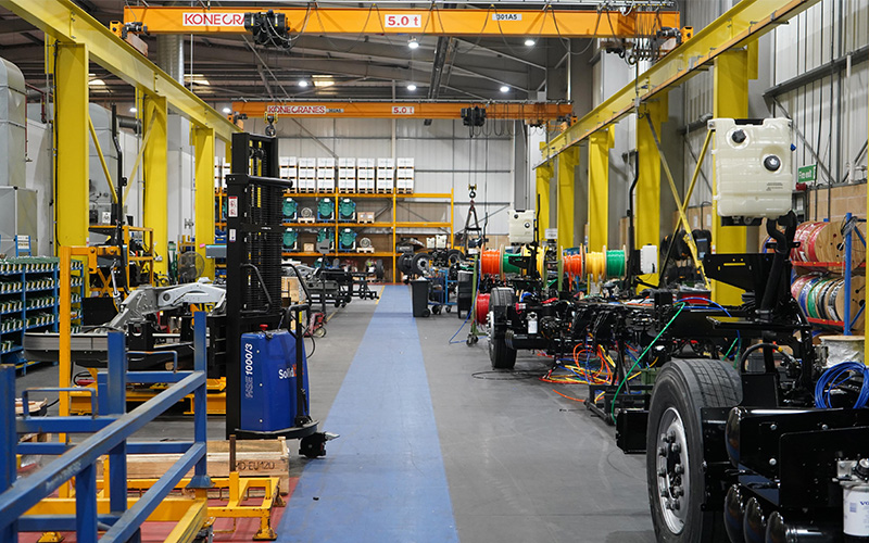 Chaîne de montage de châssis de camions avec passerelle équipée d'Ecotile
